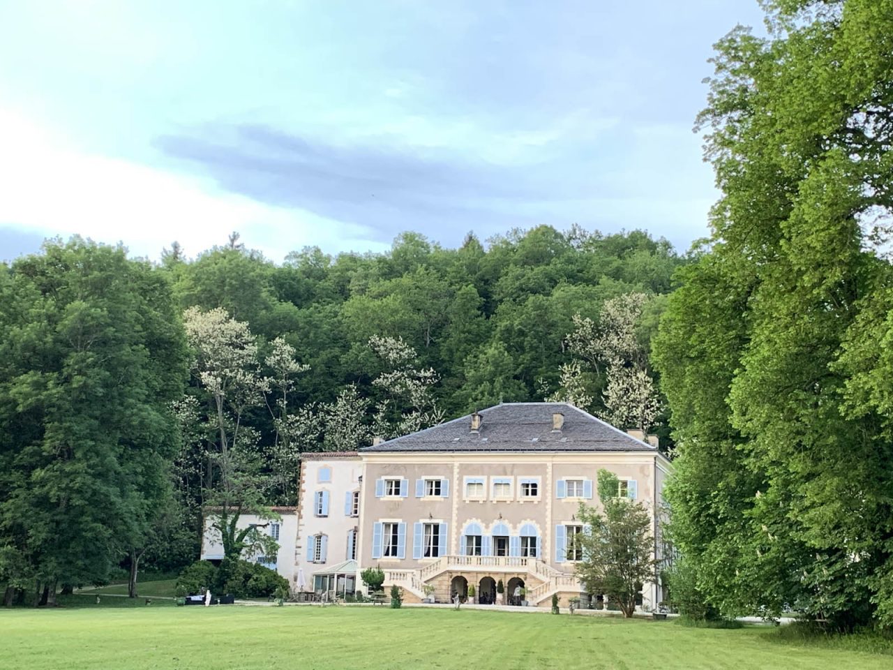 Front-of-Chateau-2-1280x960